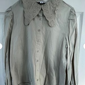 Sage green "Viejo Amor" button blouse with balloon sleeves